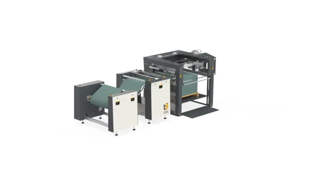 Schlagschneidemaschine mit großem Produktabwickler und einem Paletten-Abstapler. Die Maschine kann für die Verarbeitung von Papier, Folie, Membranen oder Vlies eingesetzt werden.
